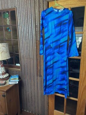 TOPSHOP Beautiful Blue Patterned Long-Sleeve Maxi Dress, Size 2